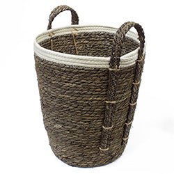 CESTO TEJIDO C/ ASAS MARRON BORDE BLANCO. D40XH49CM