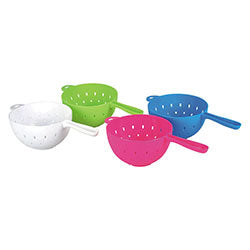 COLADOR CON MANGO PLASTICO.  D15/H8.6CM