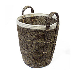 CESTO TEJIDO C/ ASAS MARRON BORDE BLANCO.  D38XH45CM