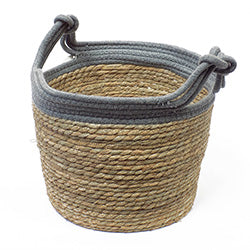 CESTO TEJIDO C/ ASAS MARRON BORDE GRIS.  D38XH30CM