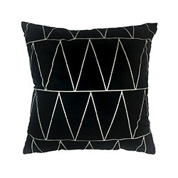 ALMOHADON 350G NEGRO TRIANGULOS BLANCOS. 40x40CM