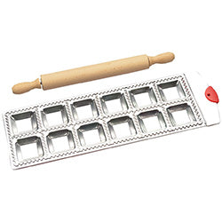 MOLDE RAVIOLONES 5.5CM ALUMINIO C/ PALOTE MADERA